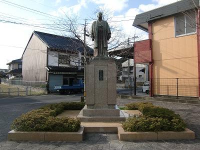 直方地区：在多贺町公园坐落着贝岛太助的本宅，他曾今在炭矿发家致富。