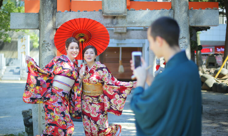 福岡県 すぐに着られるカンタン着物で、福岡を観光！