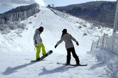 【2024年最新】九州唯一のスキー場（くじゅう森林公園）＆野外アイススケート場４選
