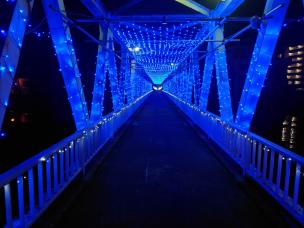 船屋橋の光のトンネル